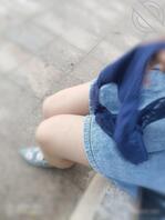 褪去内裤的短裙盖不住的骚1