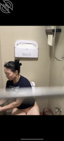 偷拍老板的女儿上厕所1