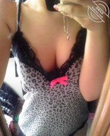 给大家看看我的骚妹妹，想不想操她0