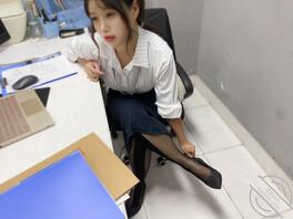 【视频】体验舅妈骚脚,一天没洗太香了是淫荡的味道没跑了0