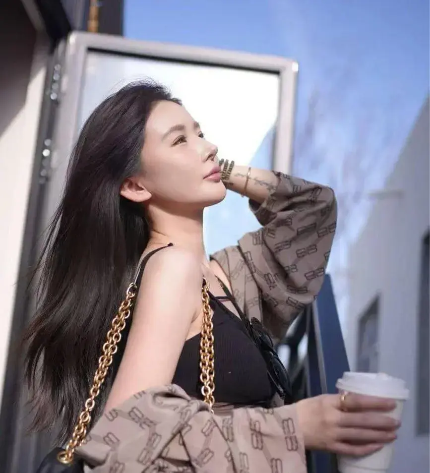 斗鱼人气主播❤️郁安楠❤️塌房 榜一刷600w都得不到的女神 不雅视频竟被流出