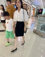 偷拍意淫极品制度宝妈，能征服这样性感的高冷人妻，滋味绝对爽0