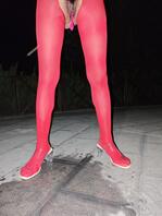 晚上跟小姨子逛公园，小骚逼真他妈的骚，把你们的老婆拿出来比比。喜欢艹留言1