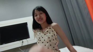 真实实拍露脸钢牙妹女上位骑乘被坐在身上爽的一批