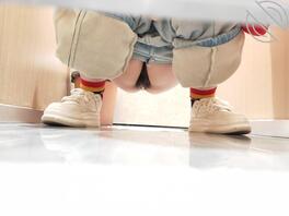 原创厕拍 尿的好快的眼镜小姐姐2