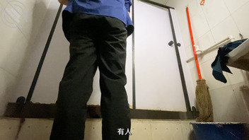 端午节我把舅妈按在公司厕所当狗操1