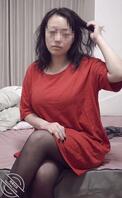 离婚后妈妈变得越来越不正常，是不是被威胁控制了？