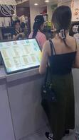打胶小姨子的泳衣0