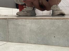 女厕现拍现发热乎的2