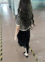 尾随舅妈上厕所偷拍被发现0