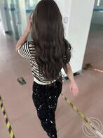 尾随舅妈上厕所偷拍被发现2