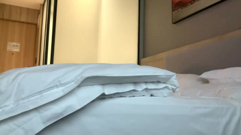 是不是操的太用力了，她一直在痉挛