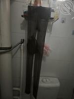 翻到侄女的黑丝照，偷了她的丝袜，现在躲在卫生间里撸2