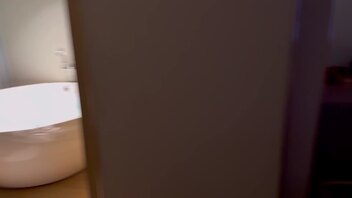 亲侄女，上大学刚成年，偷录了一些小视频