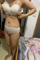 【原创】姐姐约我去逛街,趁机偷拍姐姐换衣0