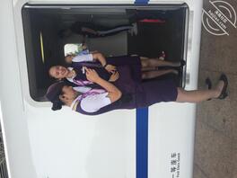 高铁上的乘务员可以找她们要丝袜或者要求足交服务吗1