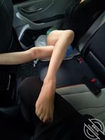 超骚原创！极品魅惑嫂子车上肉丝足交，最后射到嘴里2