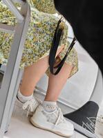 偷拍美腿＋露脸证件照 上课一直撩裙子露大腿 是不是反差婊啊1