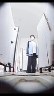 职高厕所偷拍，这屁股用来后入爽翻了，互换偷拍