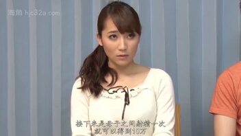 日本近亲相奸，母亲与儿子躲在桌子底下中出