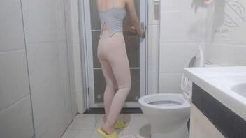 偷拍来租房的租客小姐姐20