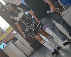 原创抄底 当着男朋友面抄底1