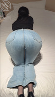 原创:翘臀牛仔裤里藏黑丝,遇上会极度享受的男主,被调教的好羞耻~0