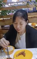老婆和两个女儿 想玩哪个 想怎么玩