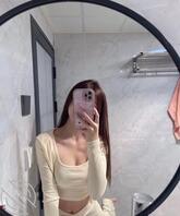 兄弟们有新进展了,表姐又开始勾引我了,不知道是不是暗示我上她。0