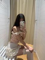 兄弟们有新进展了,表姐又开始勾引我了,不知道是不是暗示我上她。2