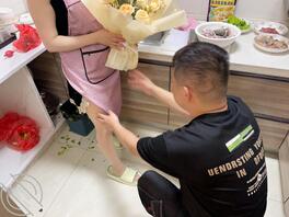 亲姐当着我朋友面吃我的鸡巴,贱狗朋友拿着鲜花下跪姐过5200