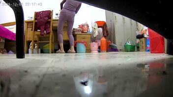 老骚妇宿舍深夜偷人了