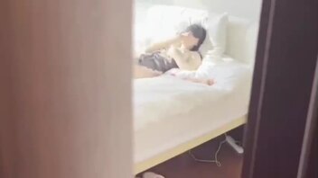 兄妹乱伦反差白虎美极品妹妹，肆意蹂躏大鸡巴塞满小母狗的骚逼