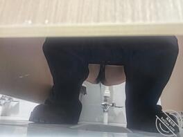 厕拍，长得挺好看，怎么屁股和逼这么丑，女大
