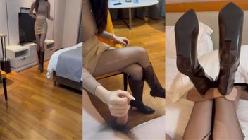 皮裙长靴御姐！足底插穴用闷了一天的丝袜臭脚足交接着塞进骚穴打桩