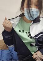 亲妹妹来大姨妈期间，调教她吃鸡巴，越来越熟练了。0