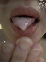 我知道我很久没有啪啪了，生理上的需求只能找个野儿子来满足我，被狠狠射嘴里1