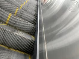 原创分享-出地铁追上去抄底成都刚毕业女大1