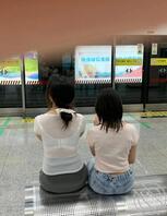 谁还有类似的图，胸罩若隐若现的。1