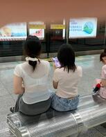 谁还有类似的图，胸罩若隐若现的。2