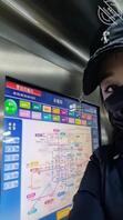 和安检员老婆异地见面，在宾馆把她艹到高潮迭起，感觉这次回来老婆逼又黑了1