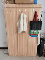 两位同学来找小学妹了，听对话应该是商量合租三室的事情，以后可能没得玩了0