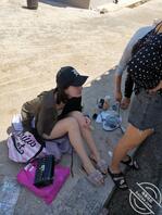 偷偷拍大白腿，好想射在上面