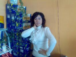 多年前的炮友，已当奶奶，自营油漆店，老公是中学体育老师。