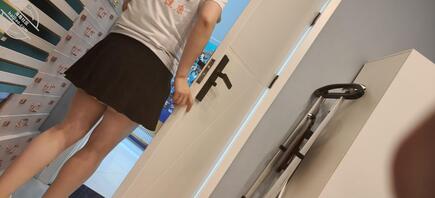 偷拍穿超短裙妹子0