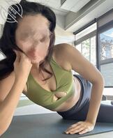 醉酒老妈让我帮她按腰,精虫上脑没忍住从后面插进去。不顾她的反抗内射进去。1