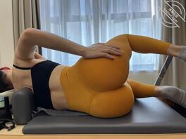 老婆偷偷给我拍的，看来看去还是瑜伽裤最诱人！看看这一个个的大屁股。0