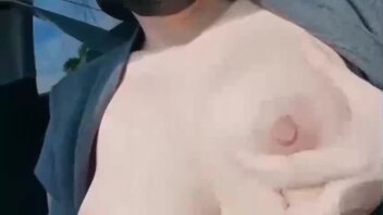 兄妹乱伦带着妹妹去野战，无人高速公路上多姿势车震高潮内射