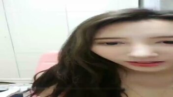 姐弟乱伦 第一次直播弟弟紧张硬不起来