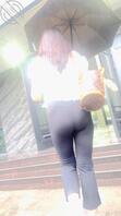 雨天尾随性感大肥臀少妇 内裤痕迹都勒出来了 真想摁在电梯角落撕开裤子爆艹